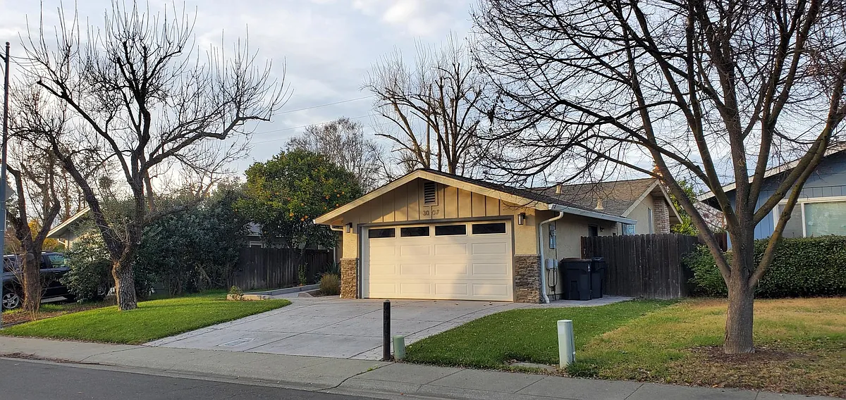 Building Photo - 3007 Bryant Pl