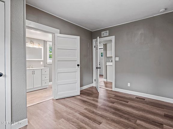 2nd image of 2746 LOWELL Avenue
