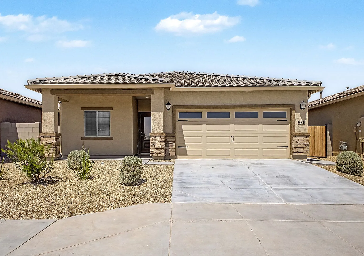 Beautiful House For Rent In Buckeye! Move In Ready! — Photo 1