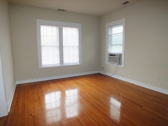 5th image of 2038 Monument Ave #A