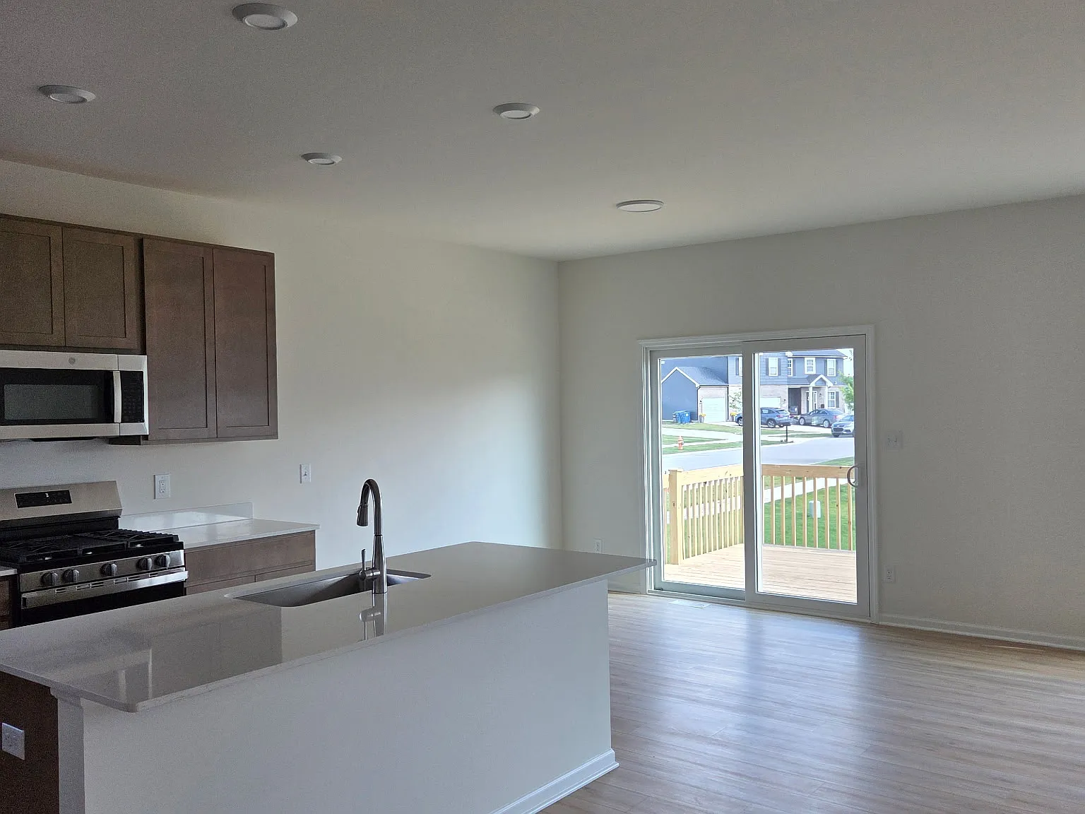 4 bed, 2820 sqft, $3,650 — Photo 4