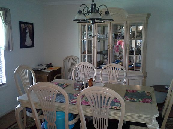 4th image of 211 N Ridge Dr