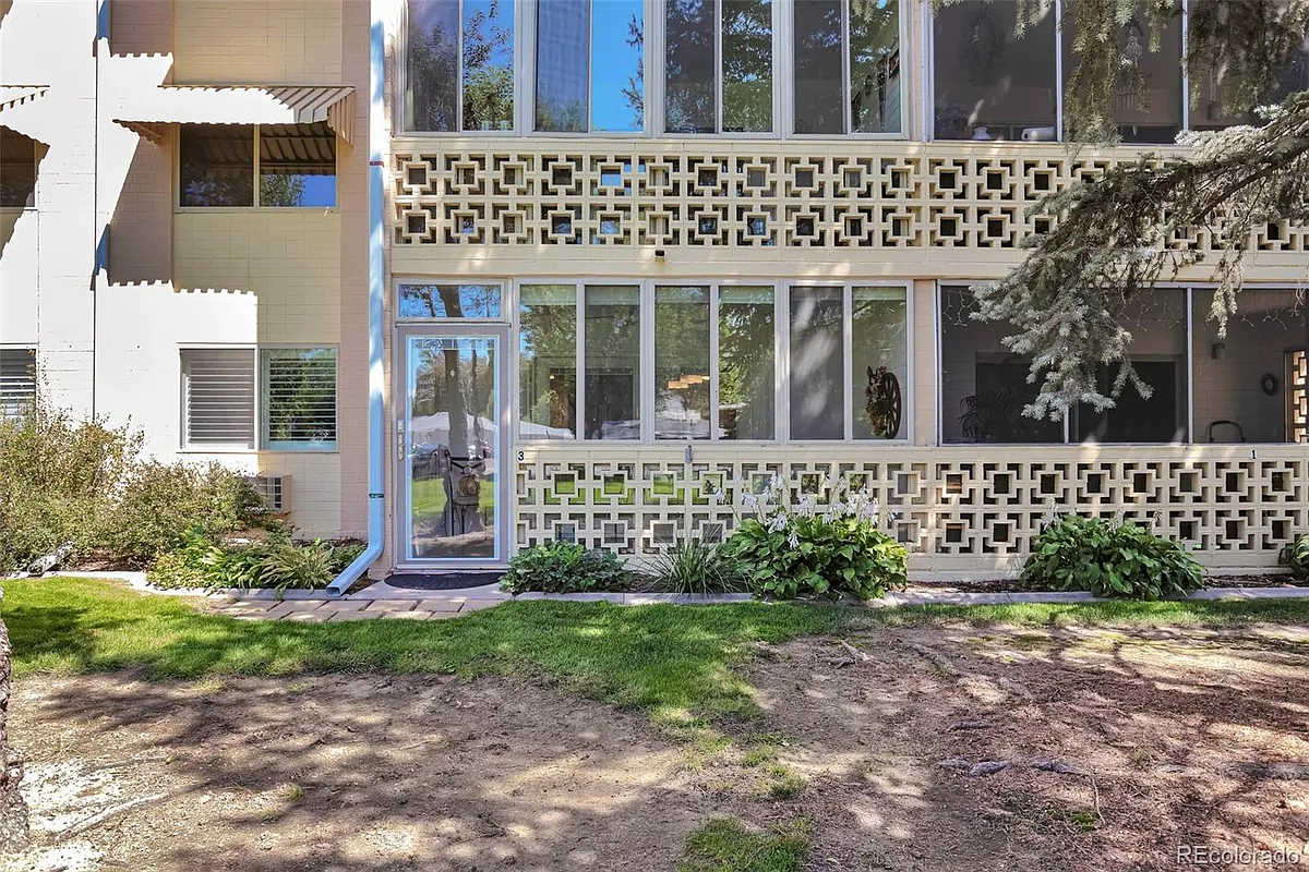Building Photo - 650 S Clinton St #3A