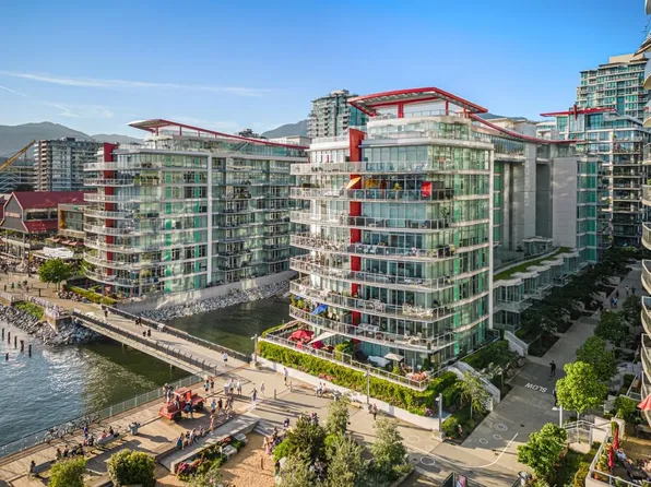 175 Victory Ship Way #204, North Vancouver, BC V7L 0G1