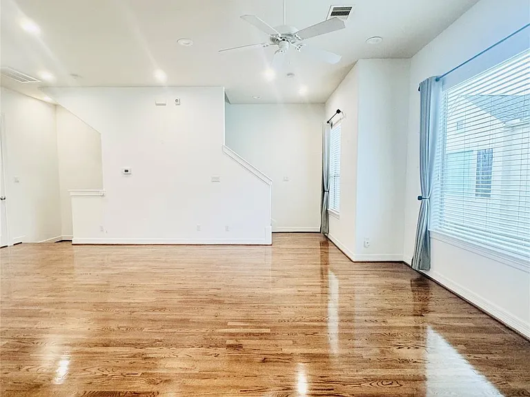 3846 Center St — Photo 22