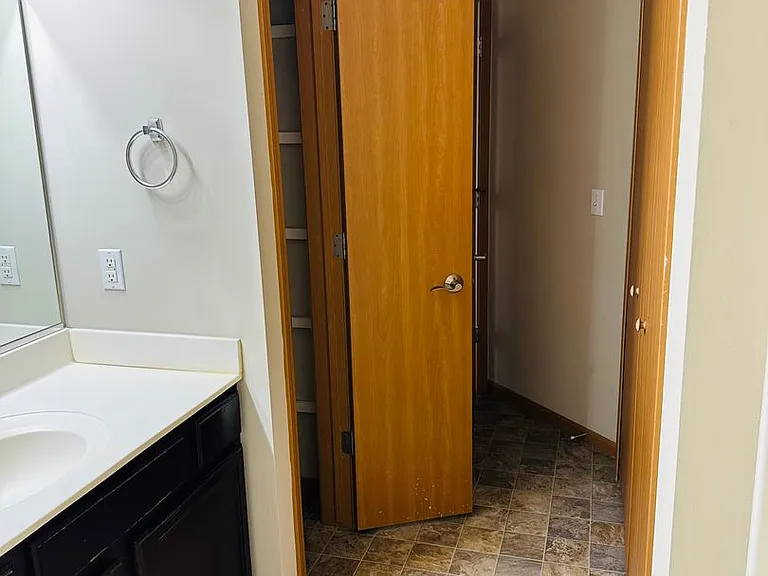 Fairway Glen Apartments — Photo 13