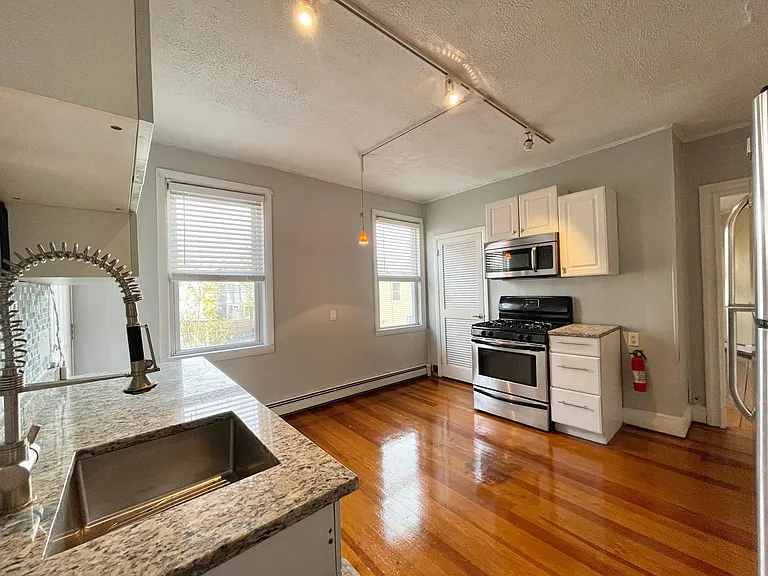 48 America St #2A — Photo 5