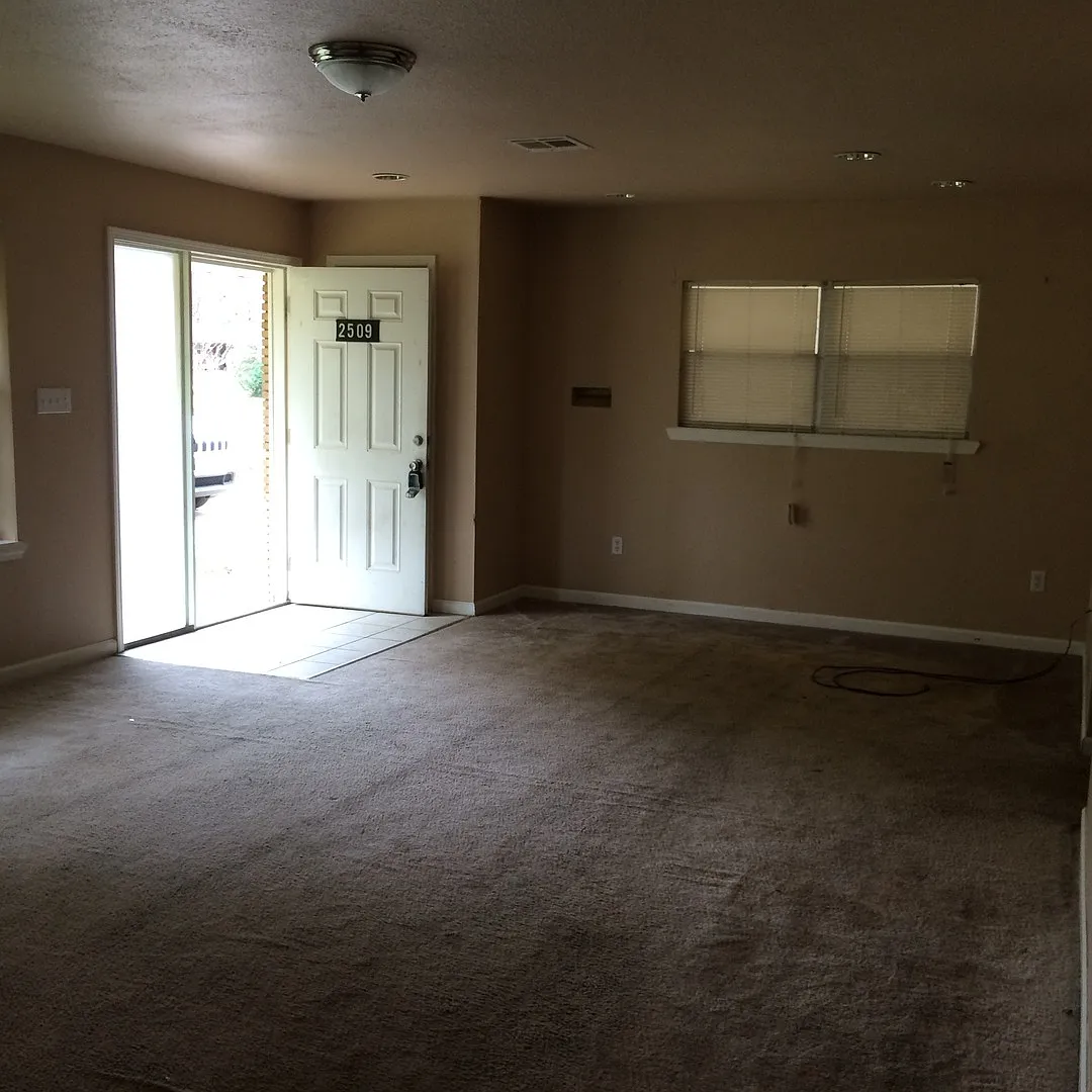 2509 Plantation Dr — Photo 3