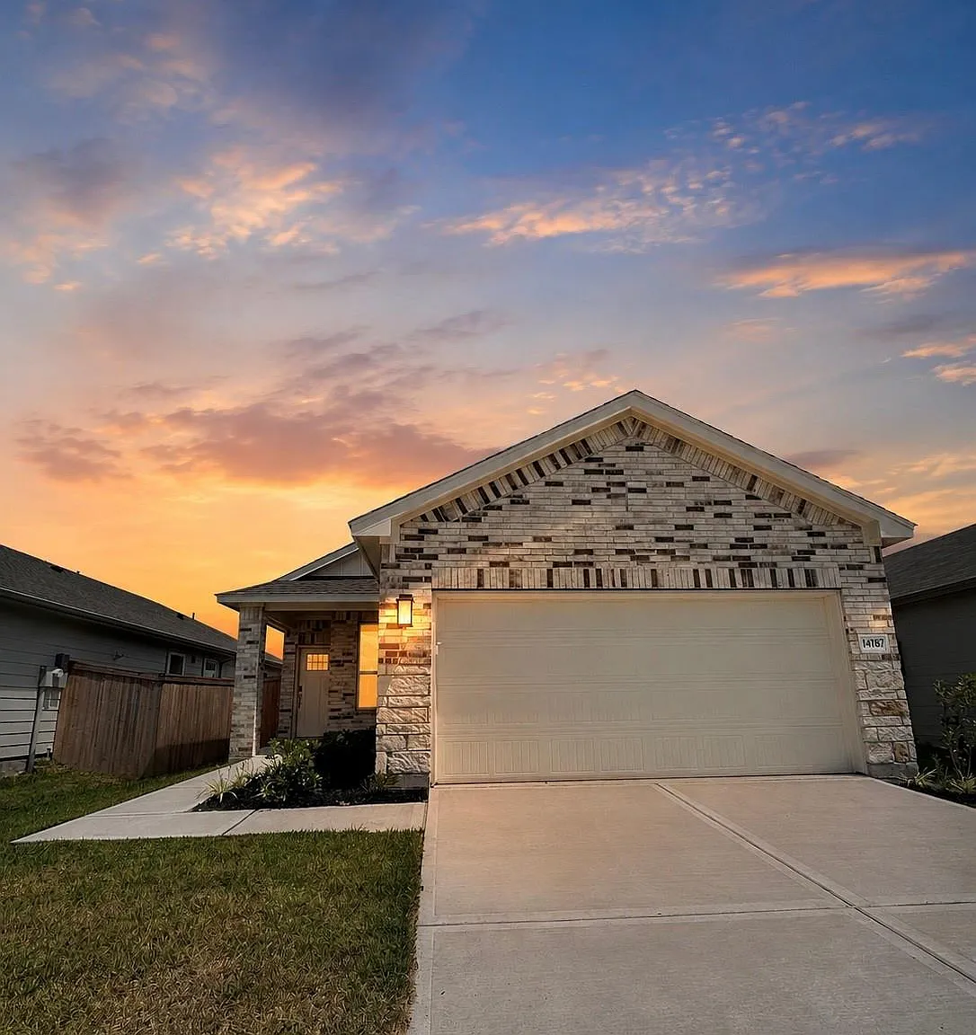 3 bed, 2.0 bath, 1405 sqft, $1,950 — Photo 2