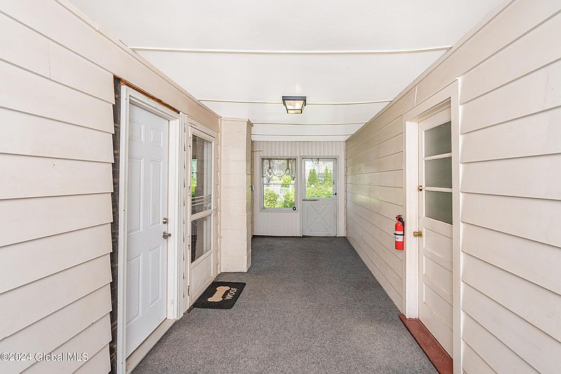 4th image of 19 Groesbeck Place