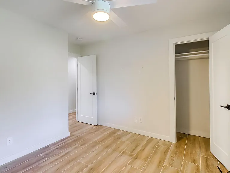 1402 W Berridge Ln — Photo 31