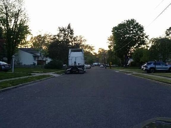 Exterior Neighborhood (street photo)
