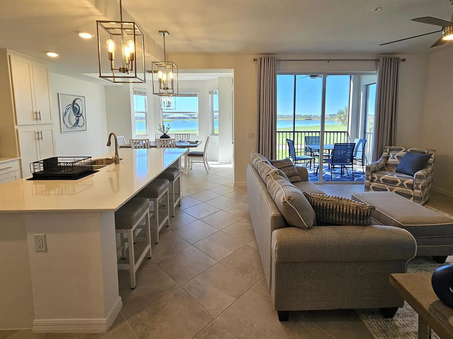 5749 Double Eagle Cir #4526 - The National - Marino — Photo 4