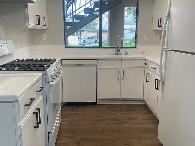 Arroyo Vista Apartments — Photo 28