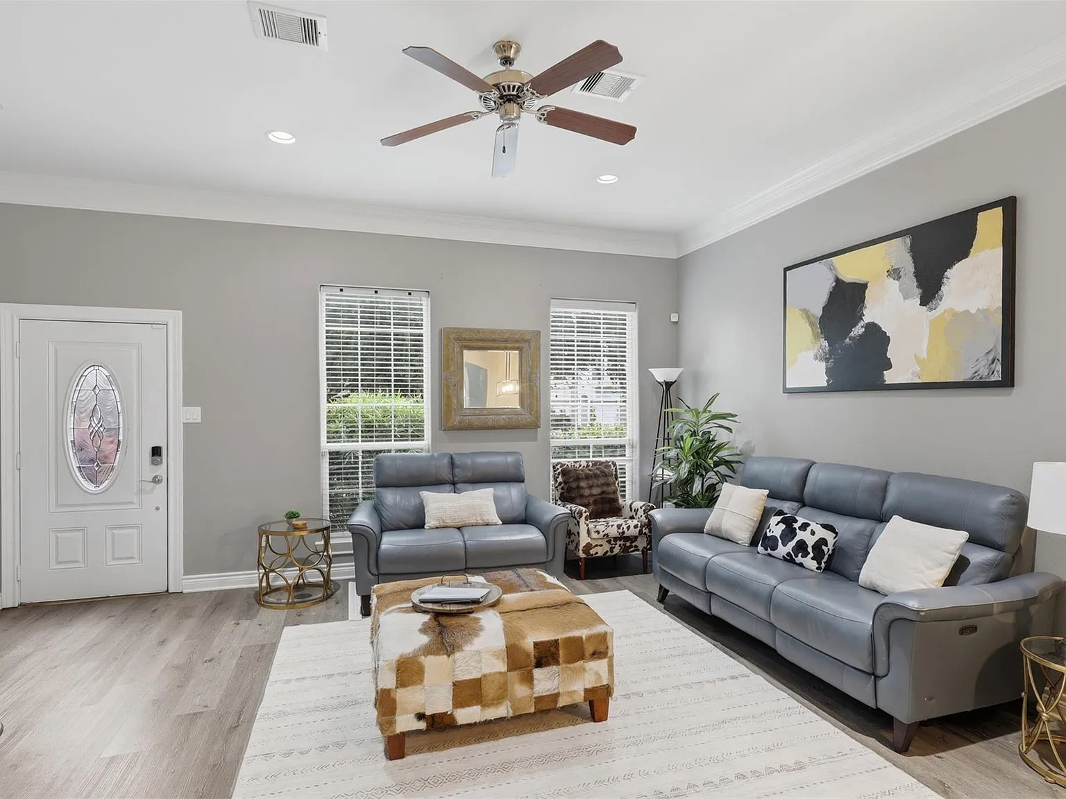 3 bed, 2.5 bath, 1908 sqft, $3,700 — Photo 3