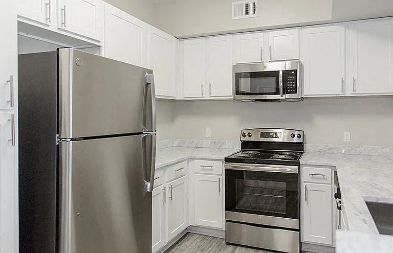 Willow Lake Apartments — Photo 2