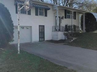 2604 Juniper Ln, Saint Joseph, MO 64503