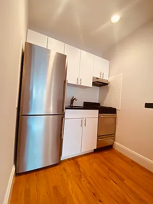Rented by Metropolis Real Estate of Manhattan | media 15