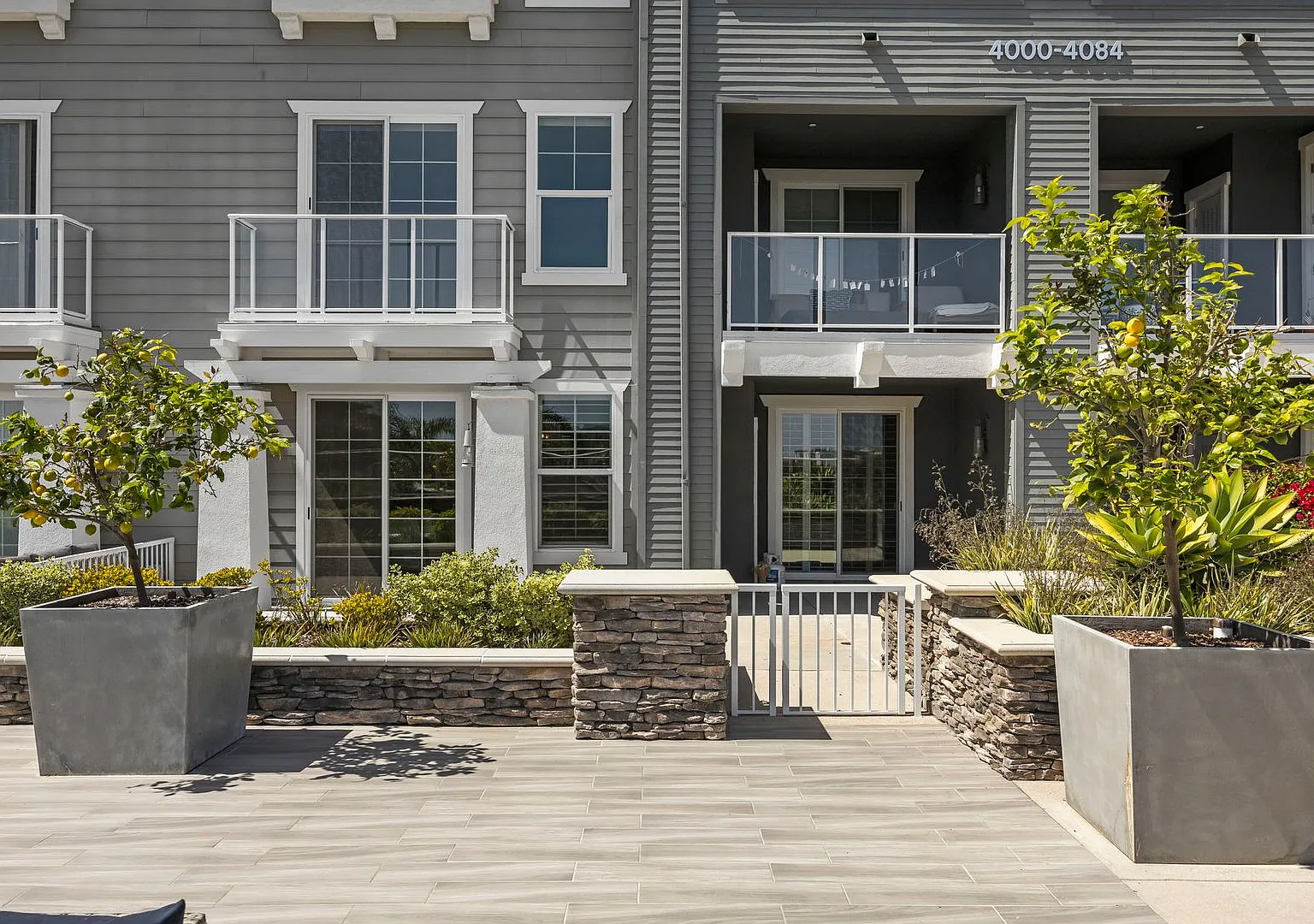 Cozy 2 Bedroom Condo in Oxnard! — Photo 2