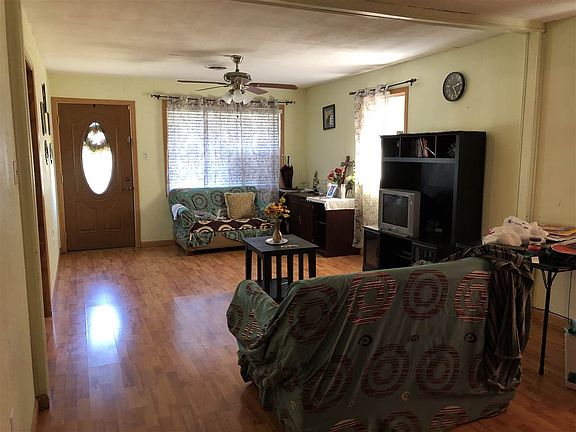 4th image of 221 Leslie St