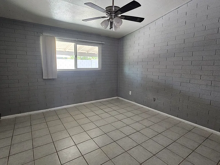 3827 E Cheery Lynn Rd #2 — Photo 5