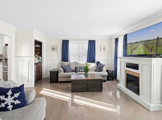 9 Seaside Ave, Hampton Bays, NY 11946