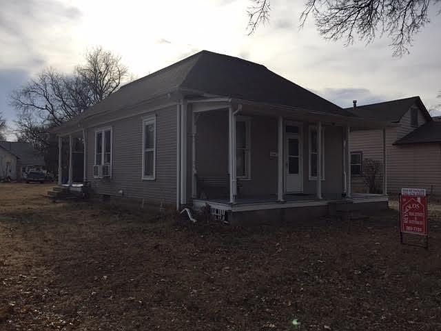 1st image of 609 NW 4th St