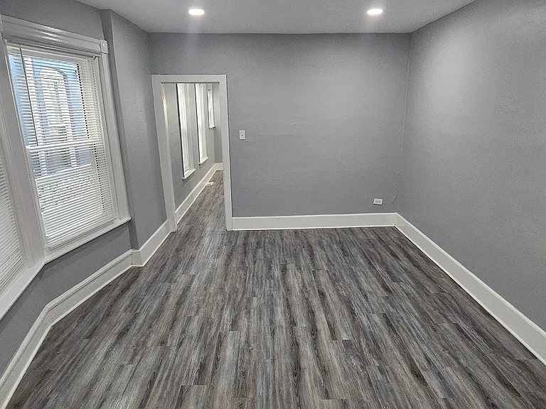 244 W Douglass St — Photo 3