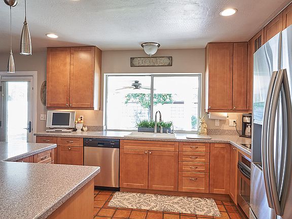 5th image of 3724 E Garden Dr
