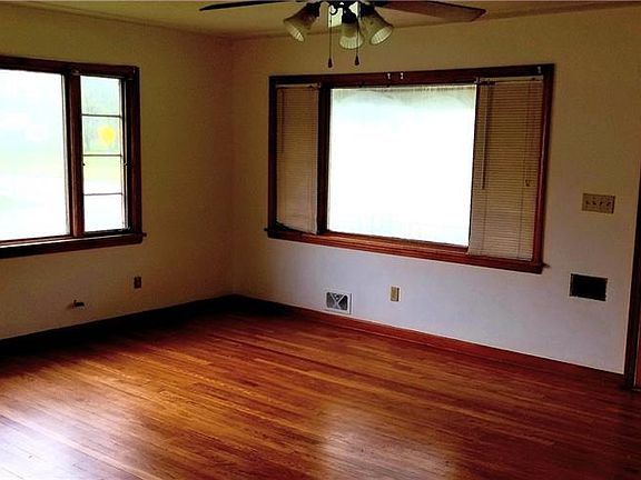 4th image of 2806 Park Dr