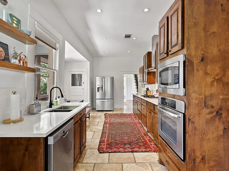 829 N Madison Ave — Photo 7