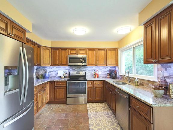 5th image of 30540 Rushmore Cir