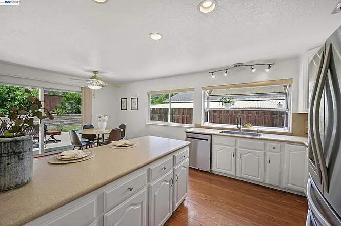 2883 Westchester Dr — Photo 15