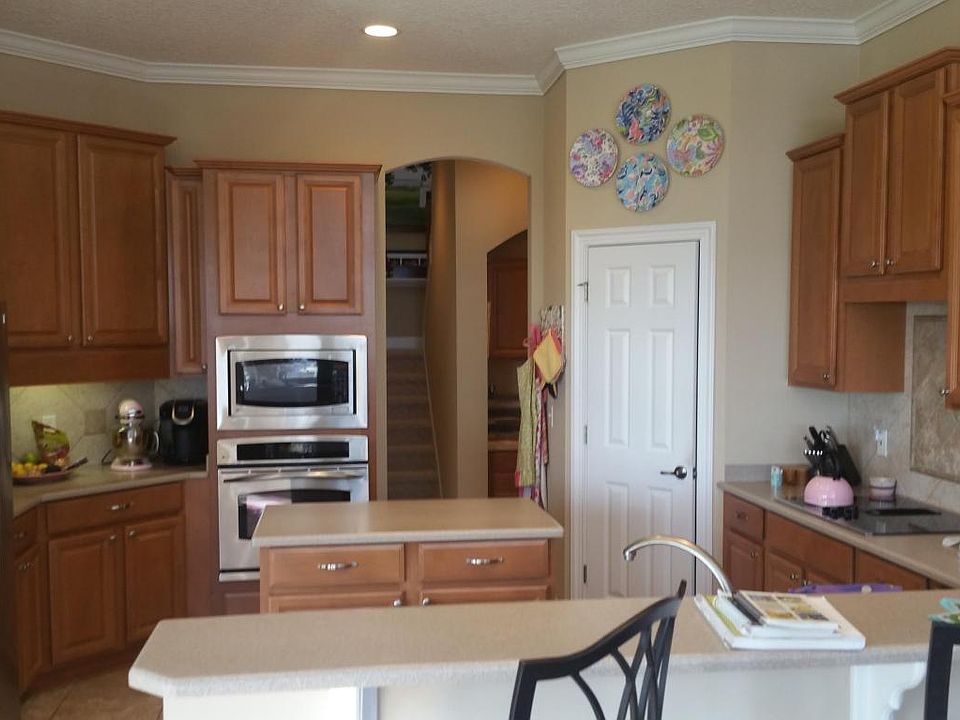 2nd image of 2047 Castle Point Ct
