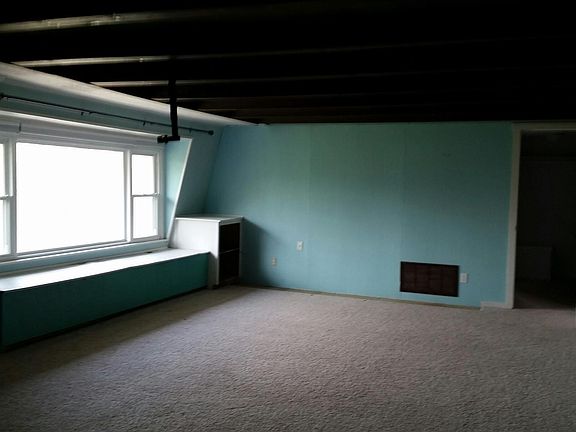 Master bath is nice!  All good sized bedrooms upstairs