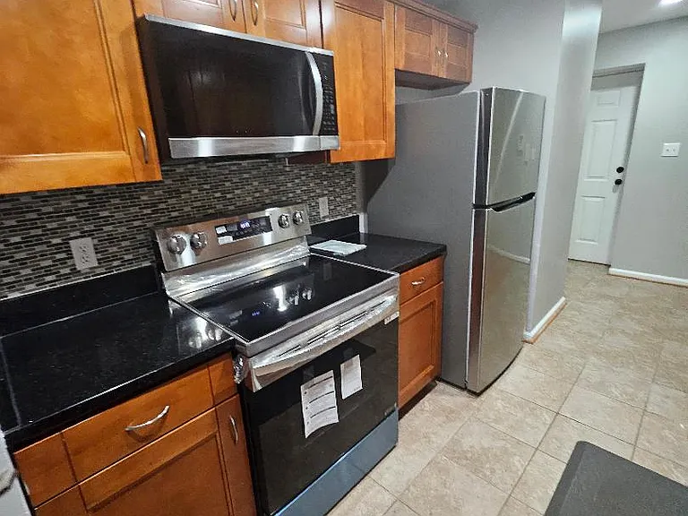 9811 Lake Pointe Ct #203 — Photo 3