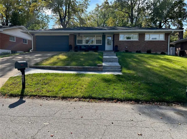 8837 Hemingway Dr, Saint Louis, MO 63126
