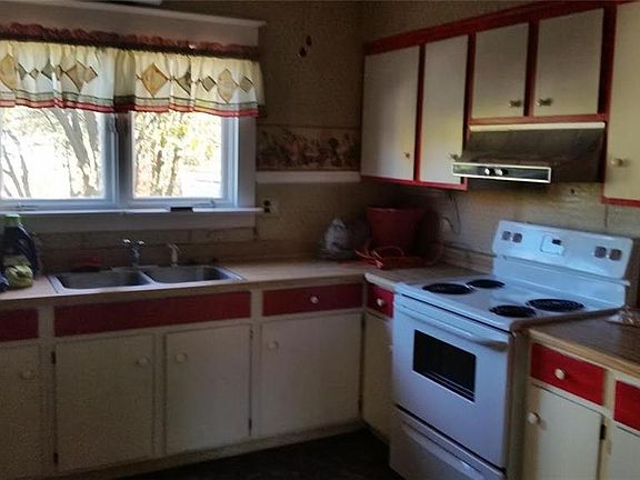 4th image of 61 Adsit St