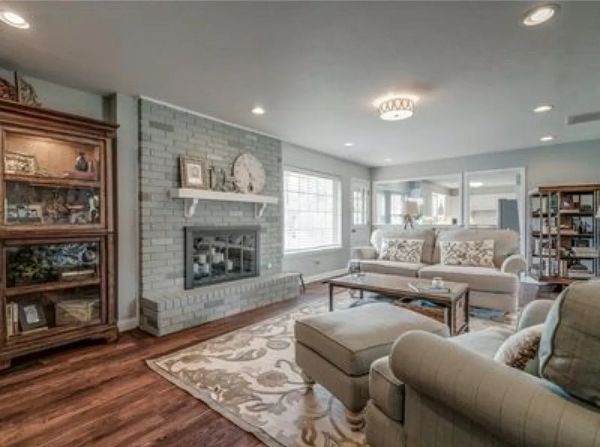 3 bed, 2.5 bath, 2002 sqft, $2,050 — Photo 4