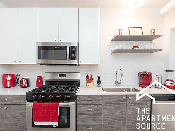 2nd image of 1708 W Glenlake Ave #2
