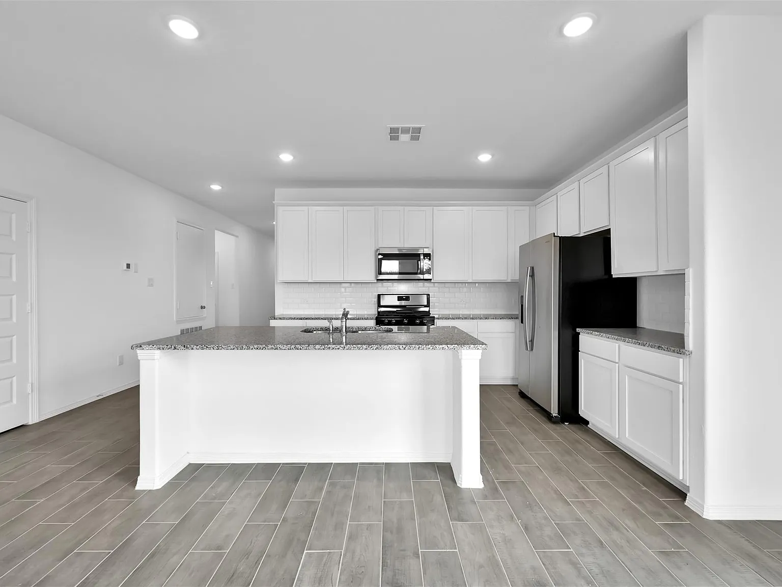 4 bed, 3.0 bath, 2047 sqft, $2,200 — Photo 4