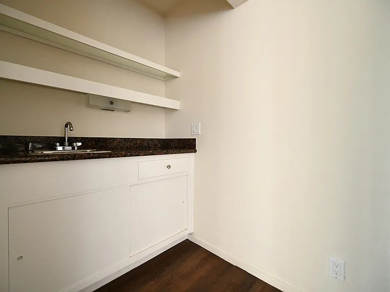 5401 Broadway Ter — Photo 5
