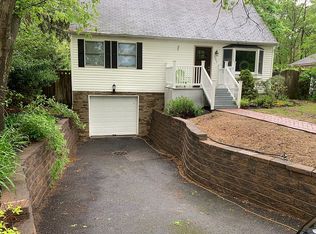 193 Parkway Dr, Calverton, NY 11933