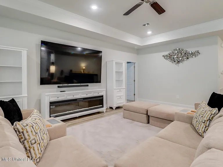 4937 Fern Dr — Photo 7