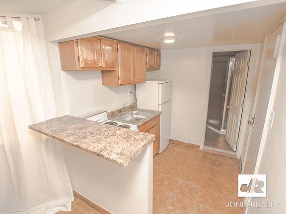 4th image of 221 E 85th St #Basement