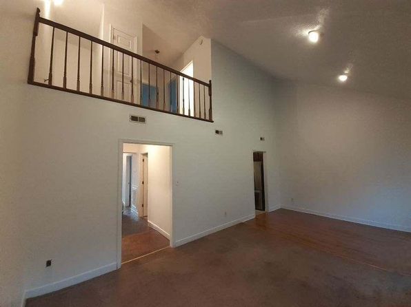 23 Fox Hill Dr