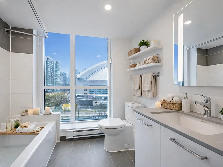 350 Queens Quay W — Photo 18