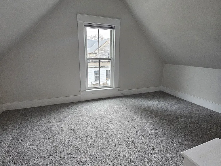 27 Laurel St #2 — Photo 9