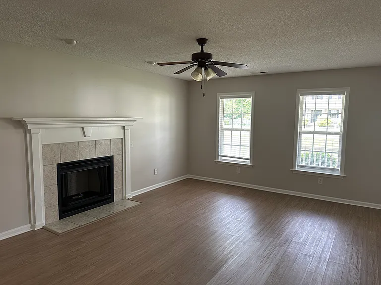 421 Holly Ln — Photo 18