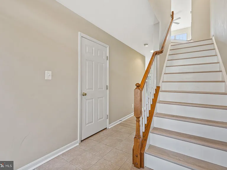 9147 Ribbon Falls Loop — Photo 2